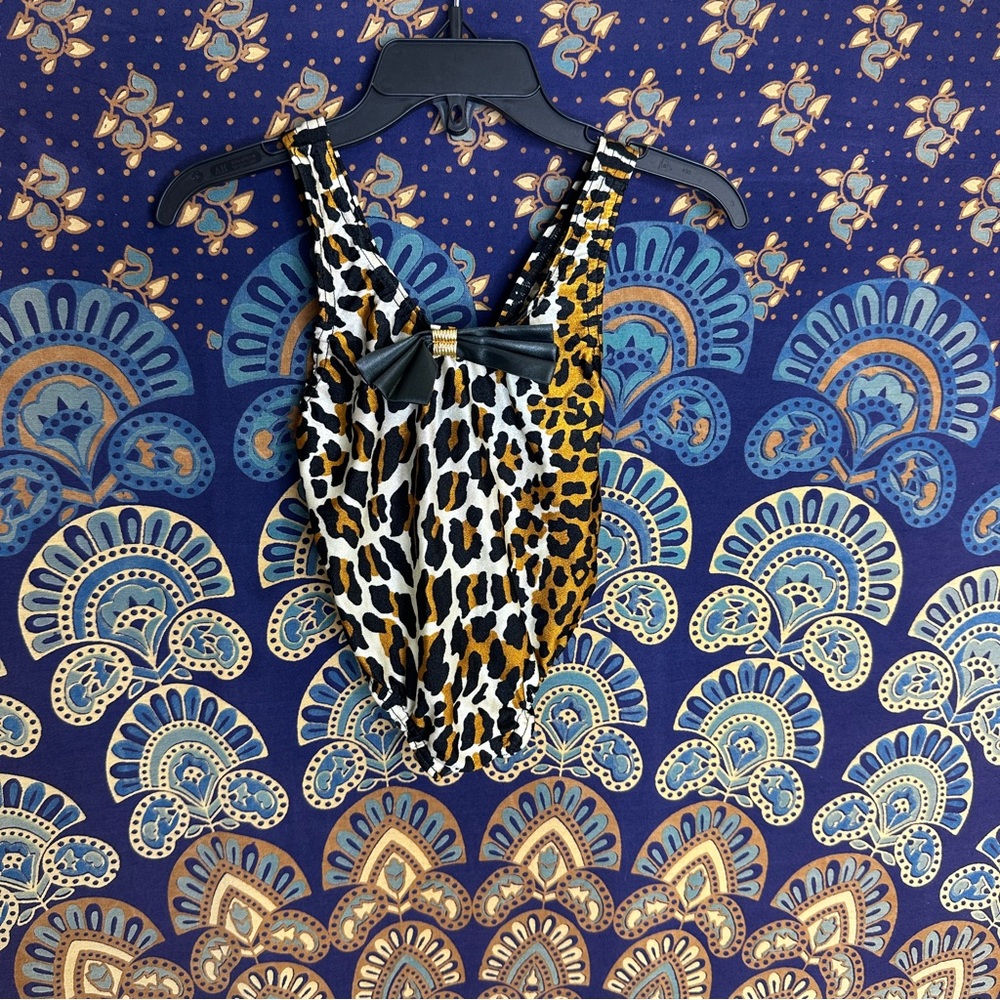 ⭐️5/15$⭐️Animal print bodysuit with bow